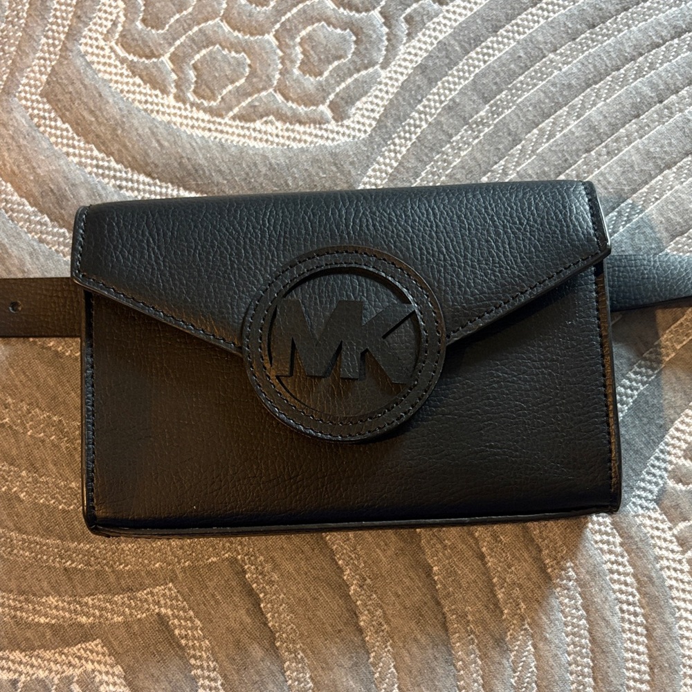Michael Kors Black Leather Fanny pack - Sleek
